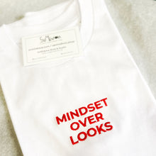 Laden Sie das Bild in den Galerie-Viewer, MINDSET OVER LOOKS
